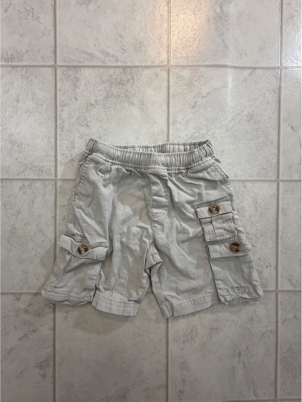 Aeropostale Kids beige cargo shorts size 4 6